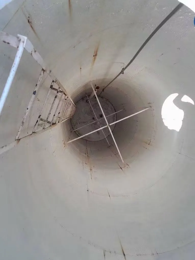 Cisterna de concreto antes da higienização